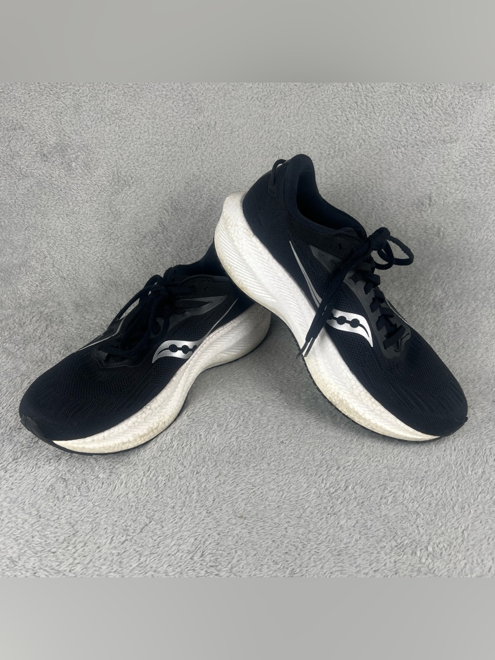 Saucony Triumph 21 Running Shoes Womens Size 9 Black White Walking Sneakers